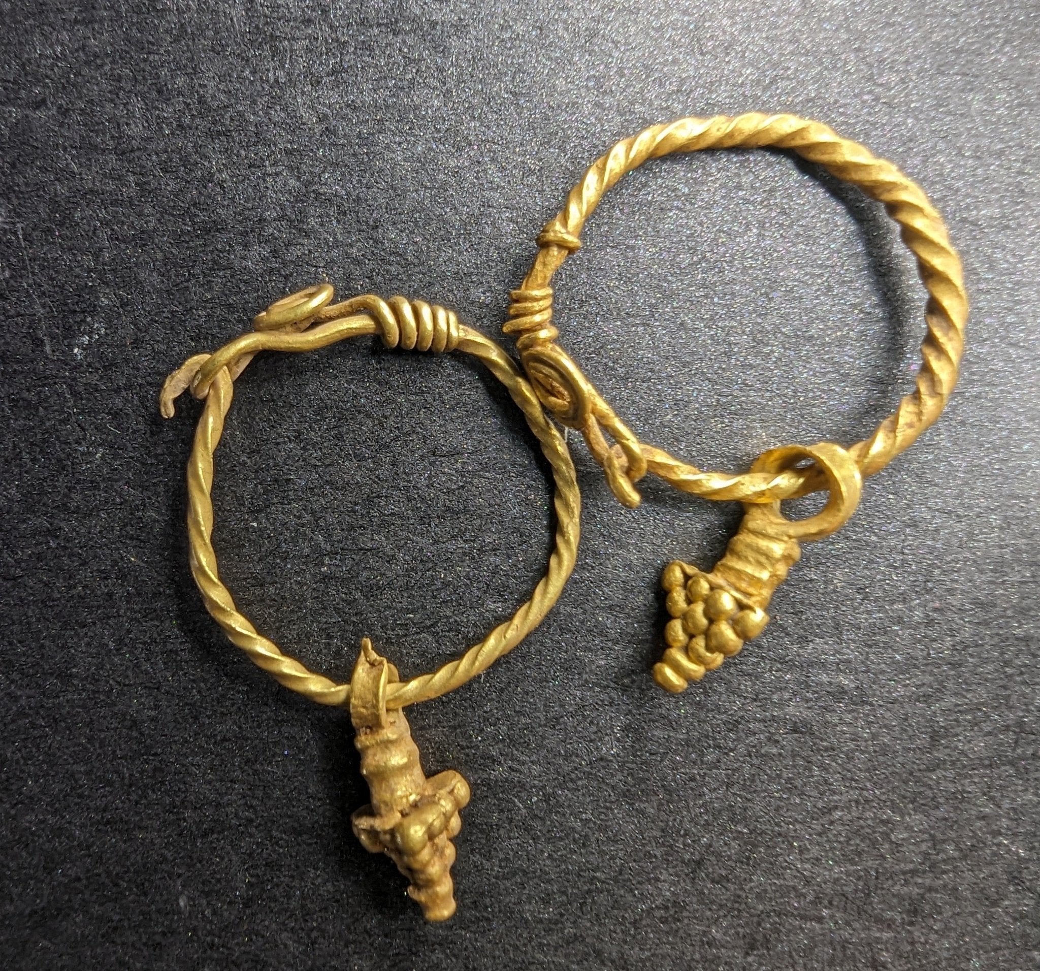 Pair of Roman Gold Earrings with Pendant. C. 200-400AD - Premium Ancient Coins - Jewellery & Watches > Fine Jewellery > Necklaces & Pendants